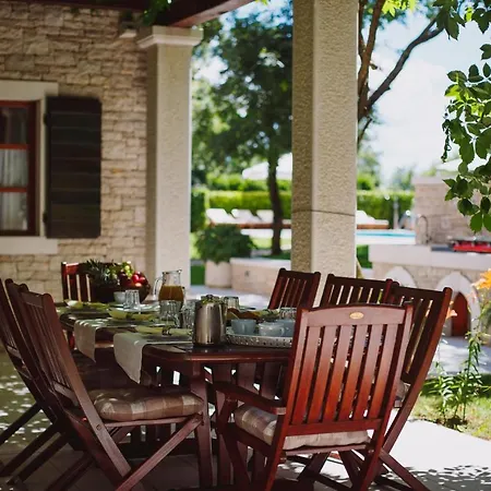 فيلة Kringa Tinjan